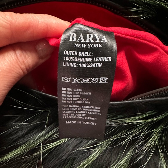 NWT Barya Fox fur shoulder bag in green and black - Picture 6 of 10